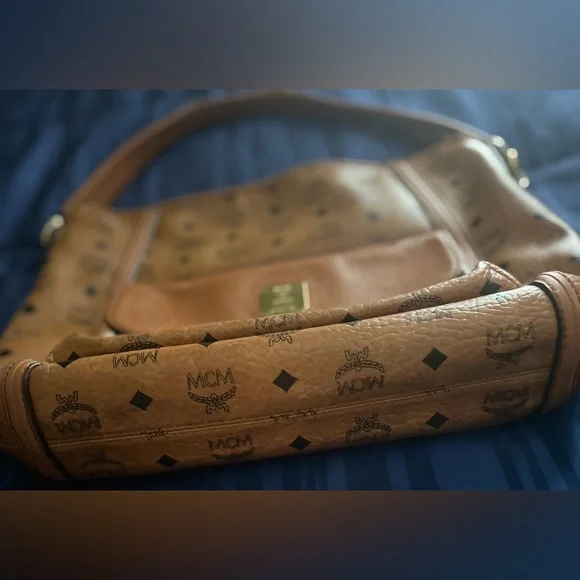 PRE LOVED COGNAC MCM SHOULDER BAG - Picture 6 of 8
